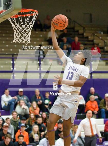 Thumbnail 3 in Collinsville vs. Edwardsville (IHSA Regional Semifinal) photogallery.