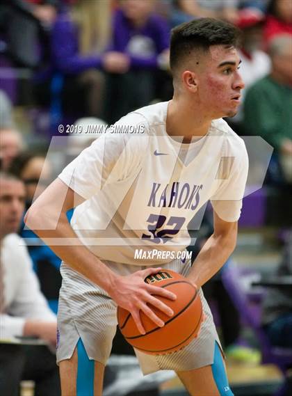 Thumbnail 3 in Collinsville vs. Edwardsville (IHSA Regional Semifinal) photogallery.