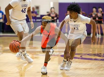 Thumbnail 2 in Collinsville vs. Edwardsville (IHSA Regional Semifinal) photogallery.