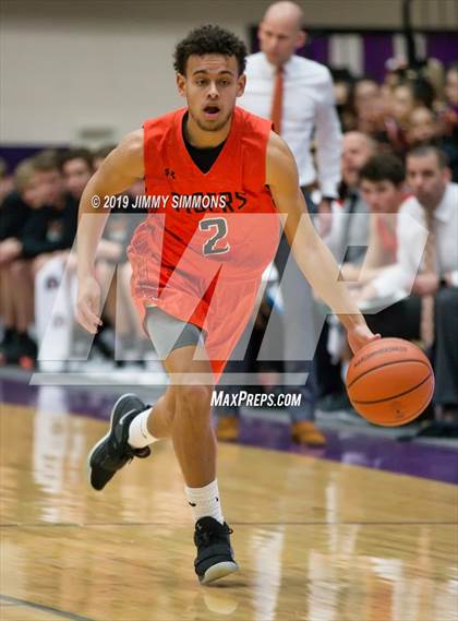 Thumbnail 2 in Collinsville vs. Edwardsville (IHSA Regional Semifinal) photogallery.