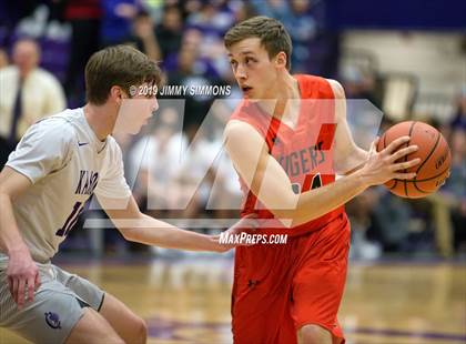 Thumbnail 1 in Collinsville vs. Edwardsville (IHSA Regional Semifinal) photogallery.