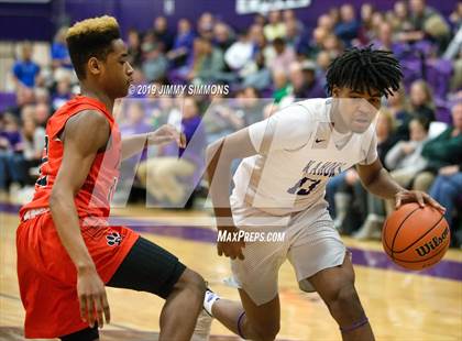 Thumbnail 3 in Collinsville vs. Edwardsville (IHSA Regional Semifinal) photogallery.