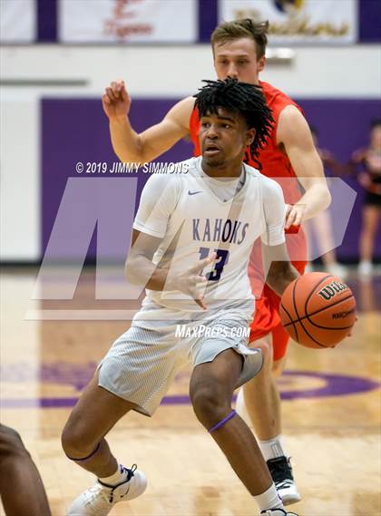 Thumbnail 1 in Collinsville vs. Edwardsville (IHSA Regional Semifinal) photogallery.