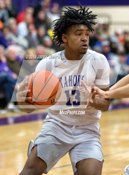 Thumbnail 3 in Collinsville vs. Edwardsville (IHSA Regional Semifinal) photogallery.