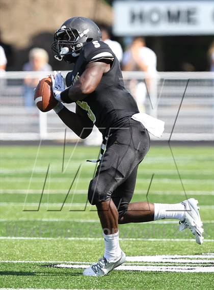 Thumbnail 3 in Gilman @ Paramus Catholic (I-95 New Jersey Football Classic) photogallery.