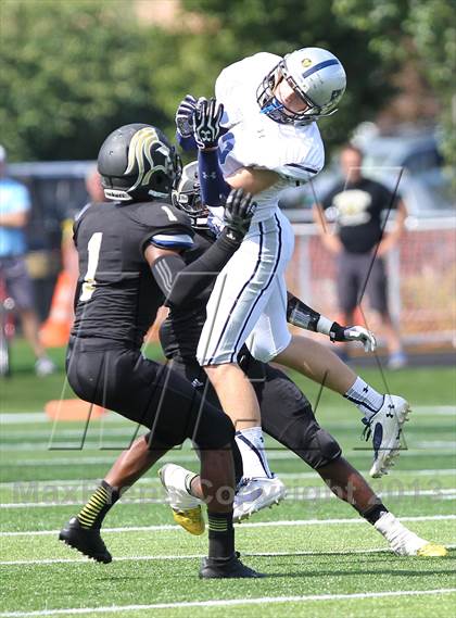 Thumbnail 2 in Gilman @ Paramus Catholic (I-95 New Jersey Football Classic) photogallery.
