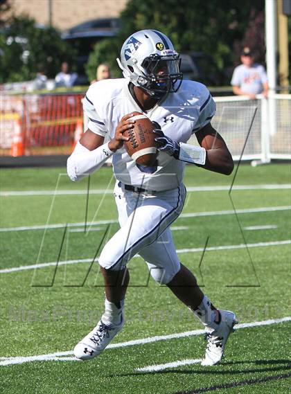 Thumbnail 3 in Gilman @ Paramus Catholic (I-95 New Jersey Football Classic) photogallery.