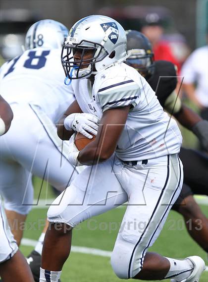 Thumbnail 2 in Gilman @ Paramus Catholic (I-95 New Jersey Football Classic) photogallery.