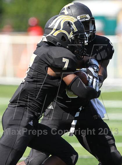 Thumbnail 3 in Gilman @ Paramus Catholic (I-95 New Jersey Football Classic) photogallery.