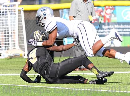 Thumbnail 2 in Gilman @ Paramus Catholic (I-95 New Jersey Football Classic) photogallery.