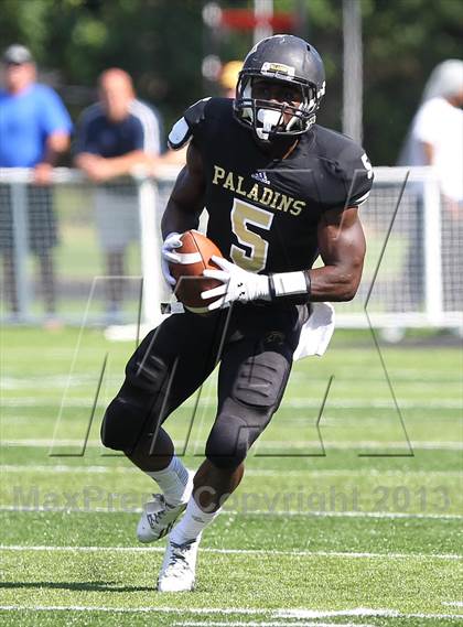 Thumbnail 2 in Gilman @ Paramus Catholic (I-95 New Jersey Football Classic) photogallery.