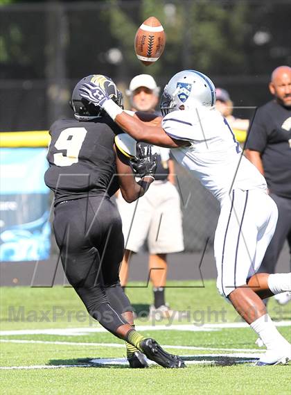 Thumbnail 1 in Gilman @ Paramus Catholic (I-95 New Jersey Football Classic) photogallery.