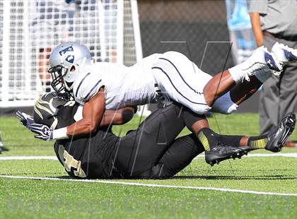 Thumbnail 3 in Gilman @ Paramus Catholic (I-95 New Jersey Football Classic) photogallery.