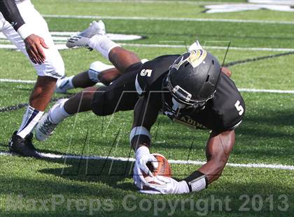Thumbnail 3 in Gilman @ Paramus Catholic (I-95 New Jersey Football Classic) photogallery.