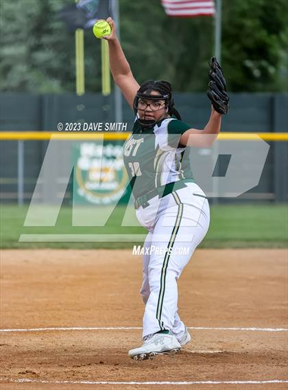 Thumbnail 1 in Linn-Mar @ Iowa City West photogallery.