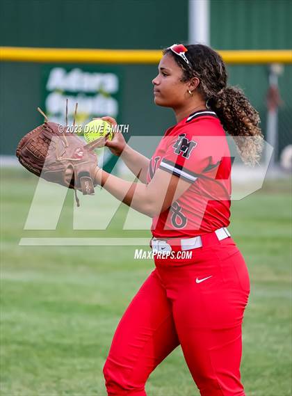 Thumbnail 2 in Linn-Mar @ Iowa City West photogallery.