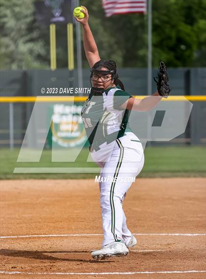 Thumbnail 1 in Linn-Mar @ Iowa City West photogallery.