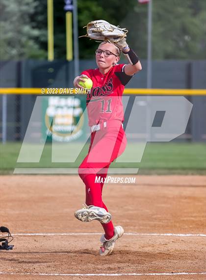 Thumbnail 1 in Linn-Mar @ Iowa City West photogallery.