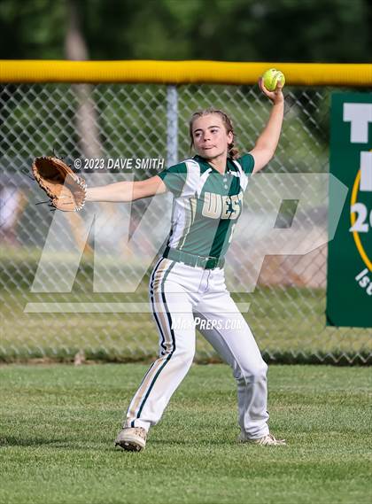 Thumbnail 1 in Linn-Mar @ Iowa City West photogallery.