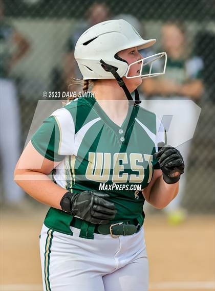 Thumbnail 3 in Linn-Mar @ Iowa City West photogallery.