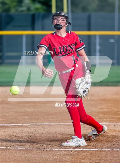 Thumbnail 1 in Linn-Mar @ Iowa City West photogallery.
