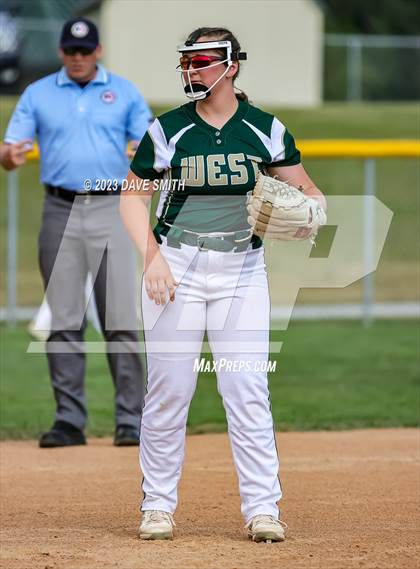 Thumbnail 1 in Linn-Mar @ Iowa City West photogallery.