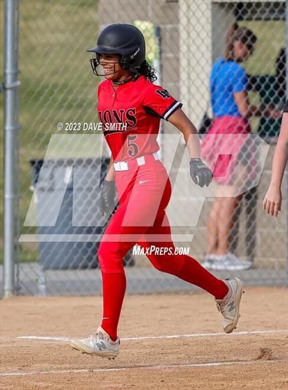Thumbnail 3 in Linn-Mar @ Iowa City West photogallery.
