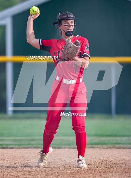 Thumbnail 1 in Linn-Mar @ Iowa City West photogallery.
