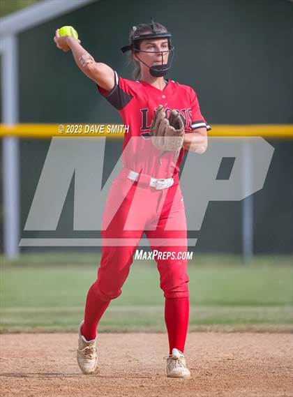 Thumbnail 2 in Linn-Mar @ Iowa City West photogallery.