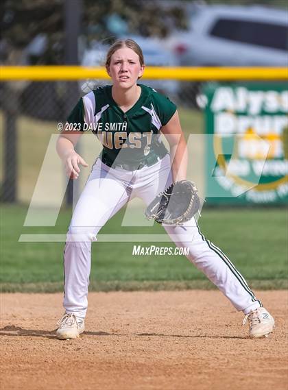 Thumbnail 3 in Linn-Mar @ Iowa City West photogallery.