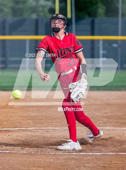 Thumbnail 1 in Linn-Mar @ Iowa City West photogallery.