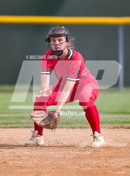 Thumbnail 1 in Linn-Mar @ Iowa City West photogallery.