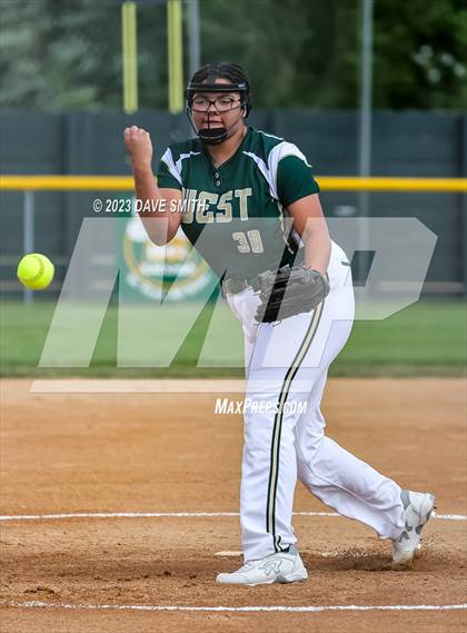 Thumbnail 2 in Linn-Mar @ Iowa City West photogallery.