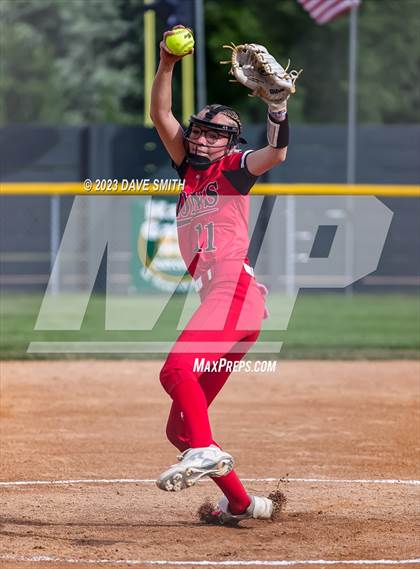 Thumbnail 1 in Linn-Mar @ Iowa City West photogallery.