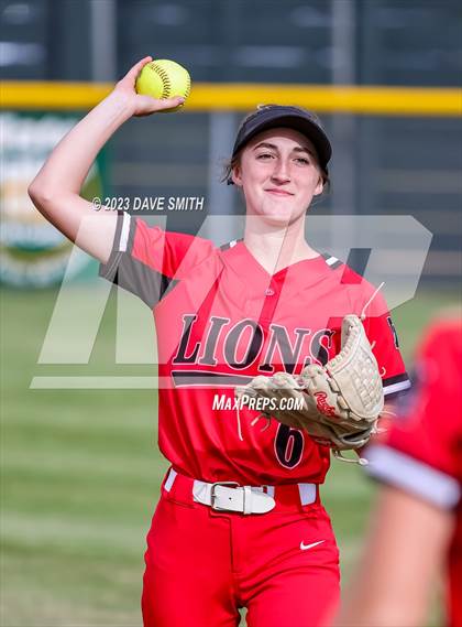 Thumbnail 1 in Linn-Mar @ Iowa City West photogallery.