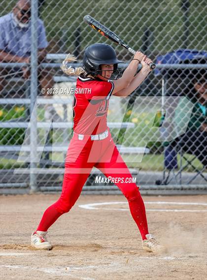 Thumbnail 1 in Linn-Mar @ Iowa City West photogallery.