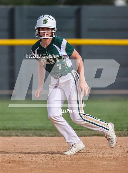 Thumbnail 1 in Linn-Mar @ Iowa City West photogallery.
