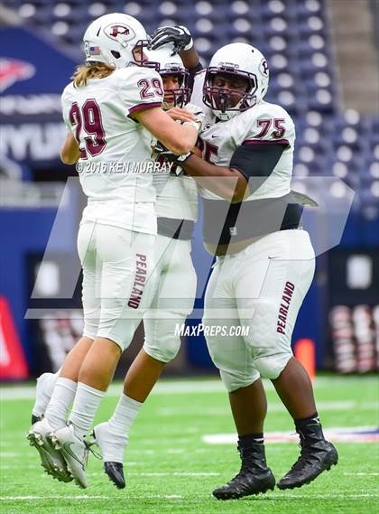 Thumbnail 3 in Atascocita vs Pearland (UIL 6A Reion III Bi-District) photogallery.
