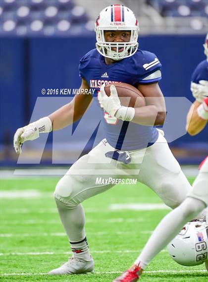 Thumbnail 2 in Atascocita vs Pearland (UIL 6A Reion III Bi-District) photogallery.