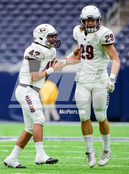 Thumbnail 1 in Atascocita vs Pearland (UIL 6A Reion III Bi-District) photogallery.