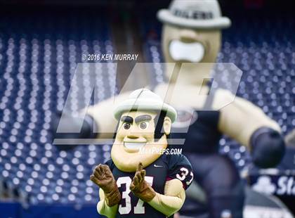 Thumbnail 2 in Atascocita vs Pearland (UIL 6A Reion III Bi-District) photogallery.