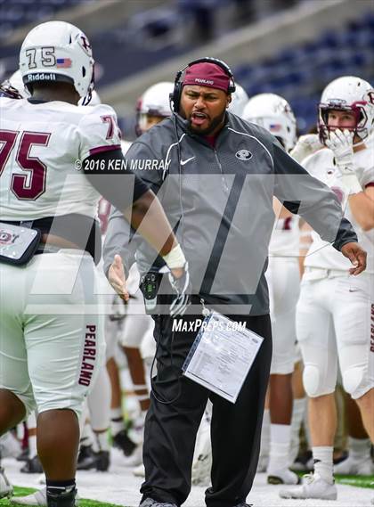 Thumbnail 1 in Atascocita vs Pearland (UIL 6A Reion III Bi-District) photogallery.
