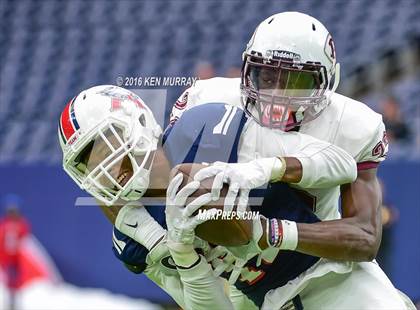 Thumbnail 3 in Atascocita vs Pearland (UIL 6A Reion III Bi-District) photogallery.