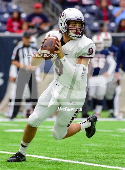 Thumbnail 2 in Atascocita vs Pearland (UIL 6A Reion III Bi-District) photogallery.