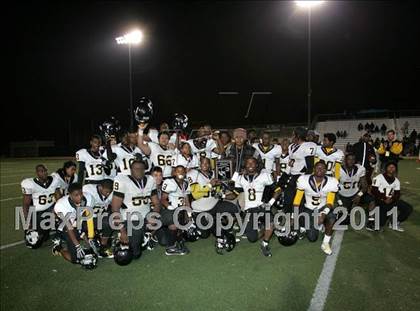 Thumbnail 3 in View Park vs. Animo South Los Angeles (CIF LA City Section D3 Final) photogallery.