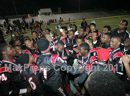 Thumbnail 1 in View Park vs. Animo South Los Angeles (CIF LA City Section D3 Final) photogallery.