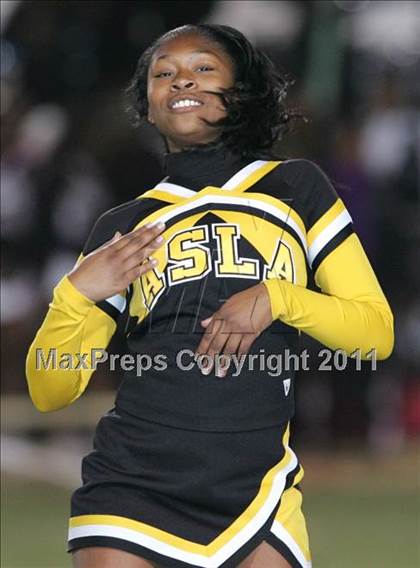 Thumbnail 1 in View Park vs. Animo South Los Angeles (CIF LA City Section D3 Final) photogallery.