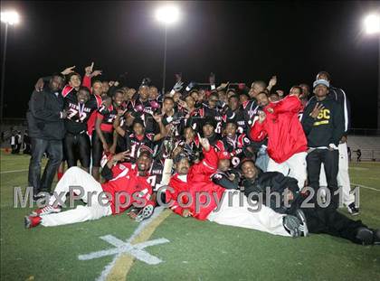 Thumbnail 3 in View Park vs. Animo South Los Angeles (CIF LA City Section D3 Final) photogallery.