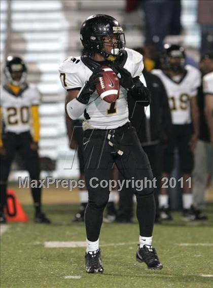 Thumbnail 2 in View Park vs. Animo South Los Angeles (CIF LA City Section D3 Final) photogallery.