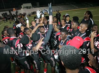 Thumbnail 2 in View Park vs. Animo South Los Angeles (CIF LA City Section D3 Final) photogallery.